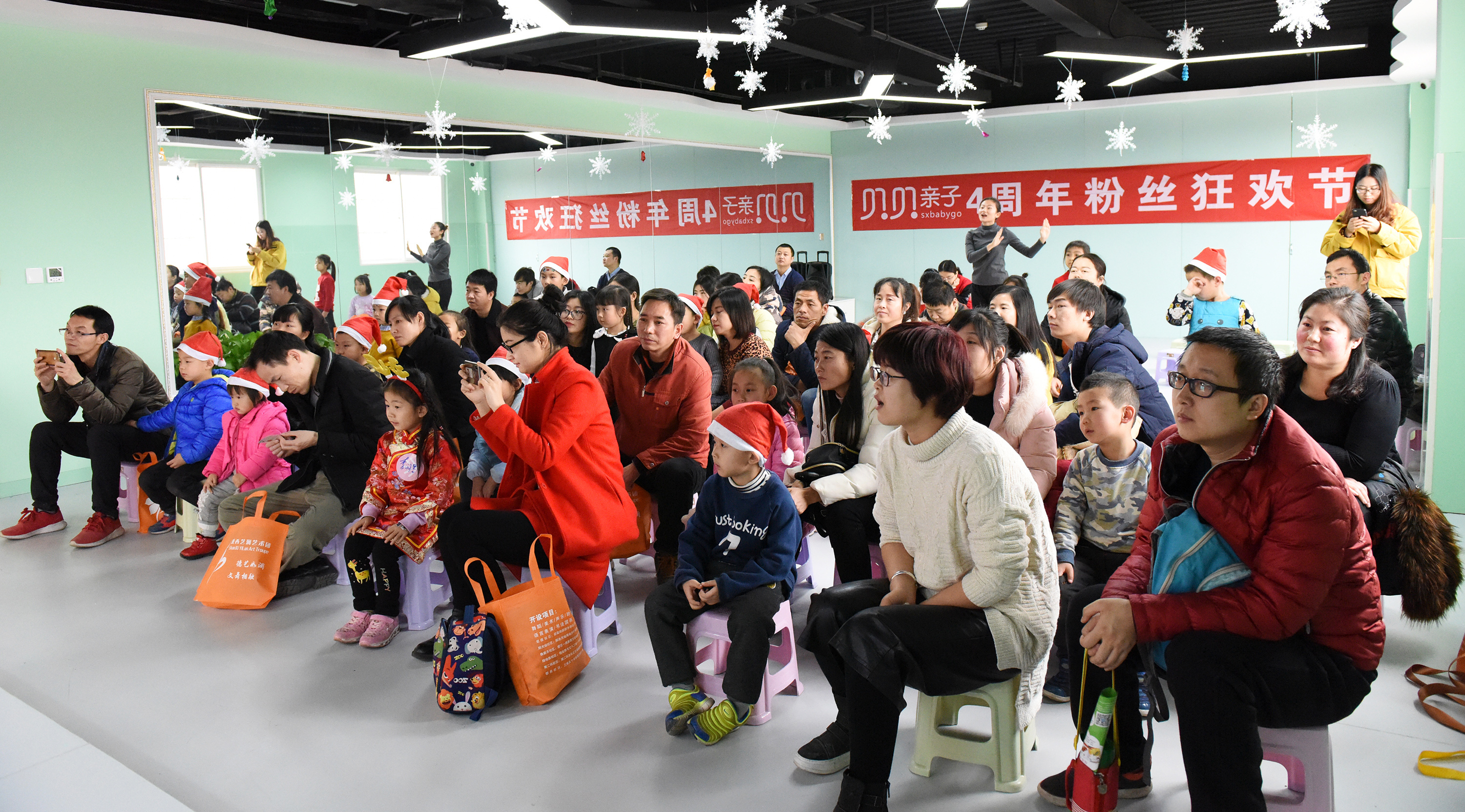 丰富多彩别开生面喜迎圣诞——贝贝亲子四周年粉丝节庆典活动记