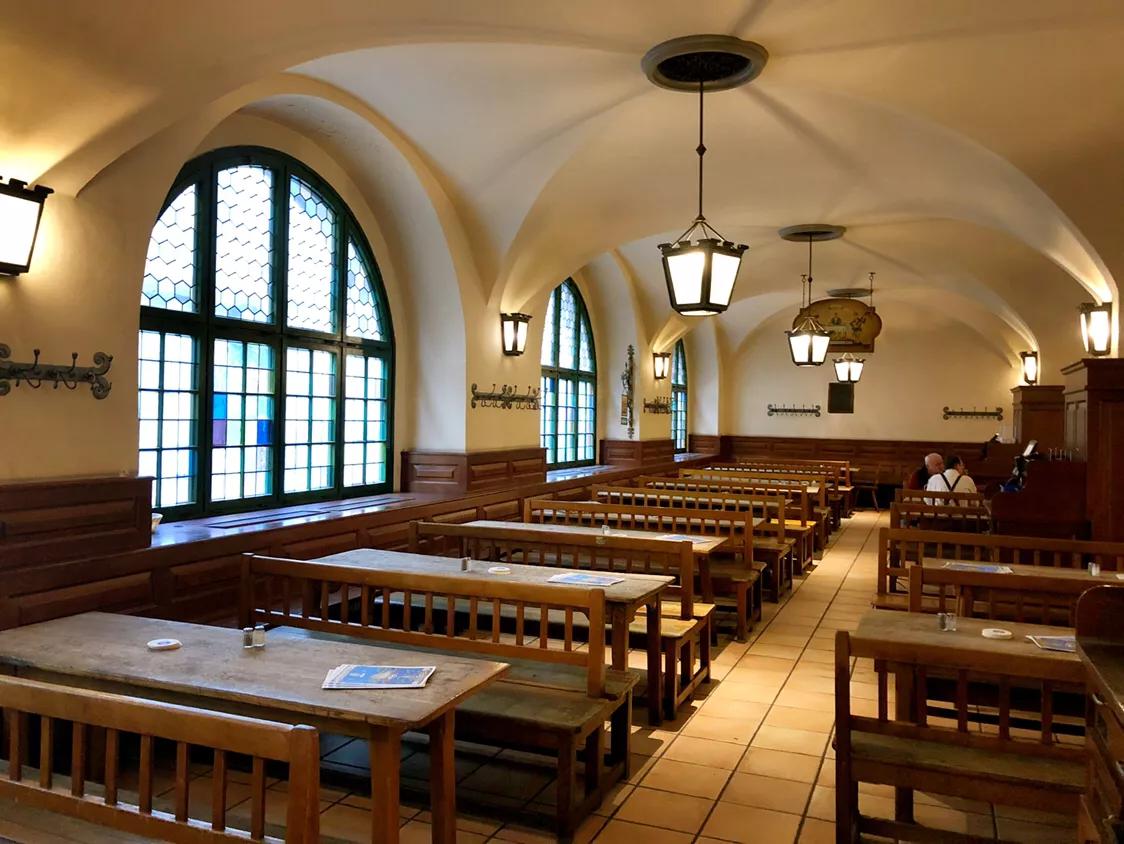 德国一定要去的是，慕尼黑HB皇家酒馆，希特勒的酒馆*变政**所在地