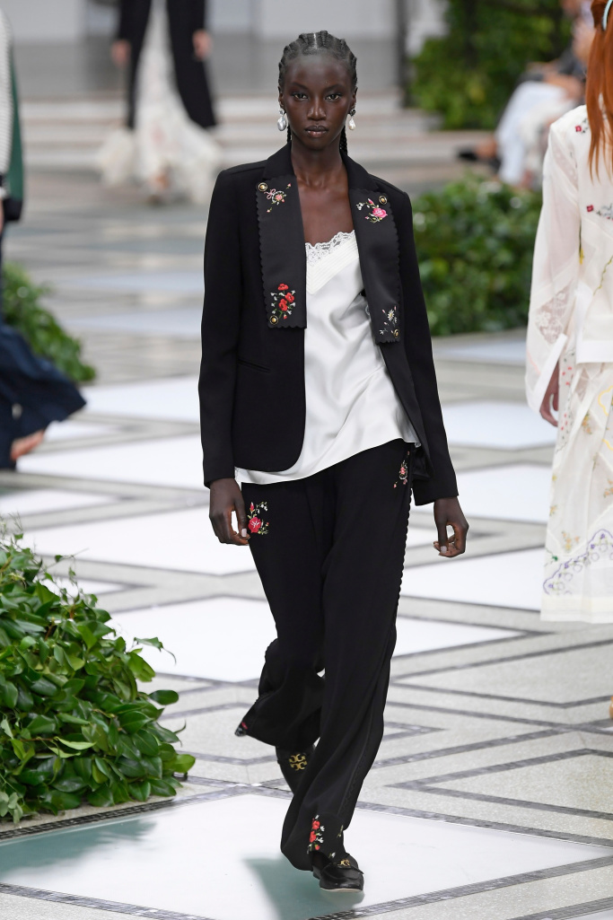 toryburch2020白色刺绣裙子,toryburch小香风裙子