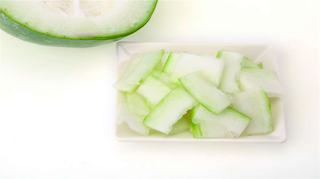 长冻疮吃什么食物,冬季全身寒冷有冻疮用什么药