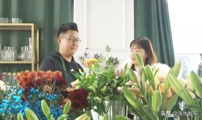 以花为媒,涞水的小哥哥拥有让女孩羡慕的别样人生!