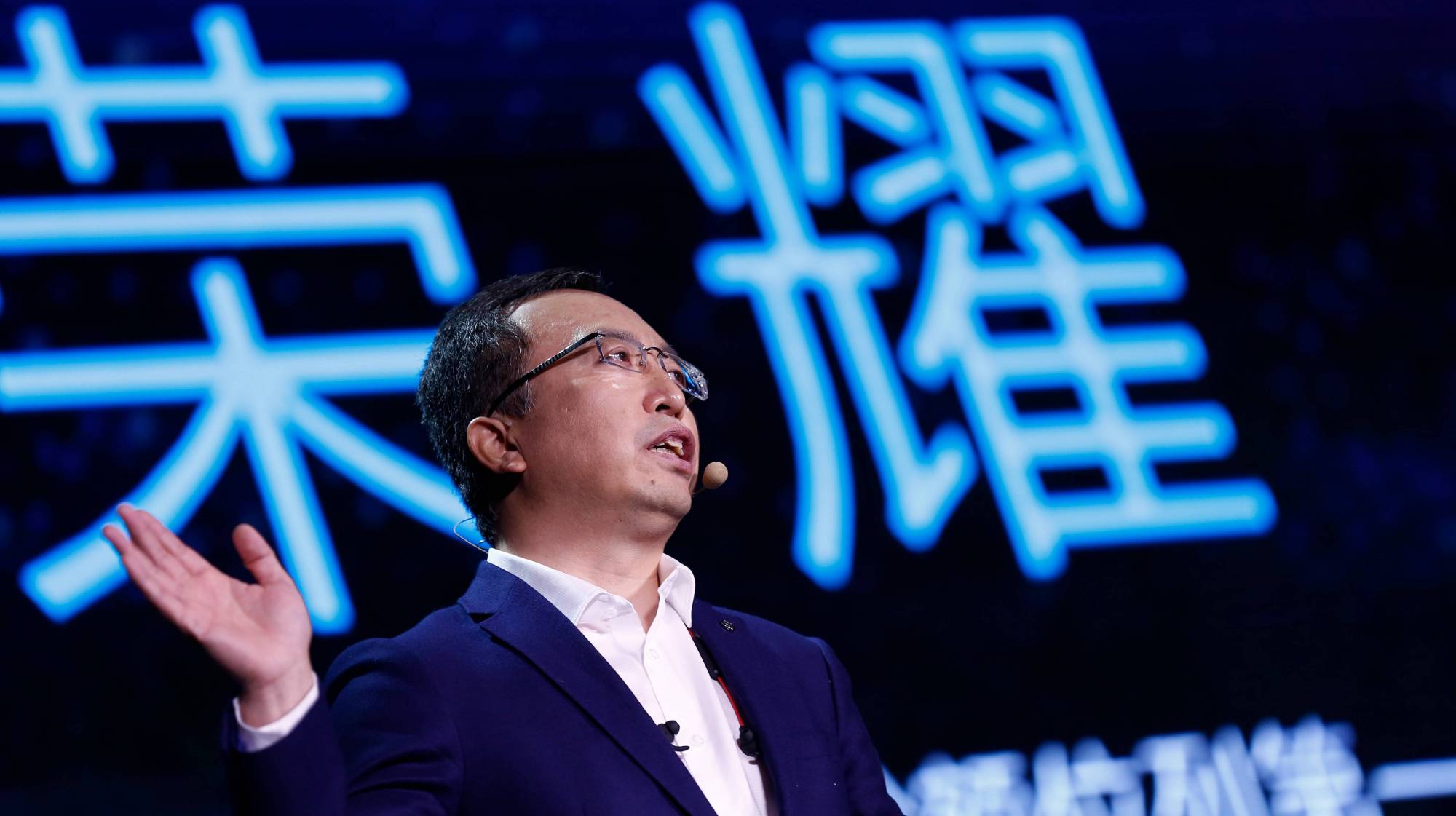 一样的配置为何华为比荣耀贵,荣耀跟华为同等配置价格差在哪里