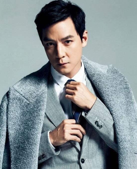 他16岁就开保时捷,曾因母亲重病放弃演戏,如今回归专为豪车代言