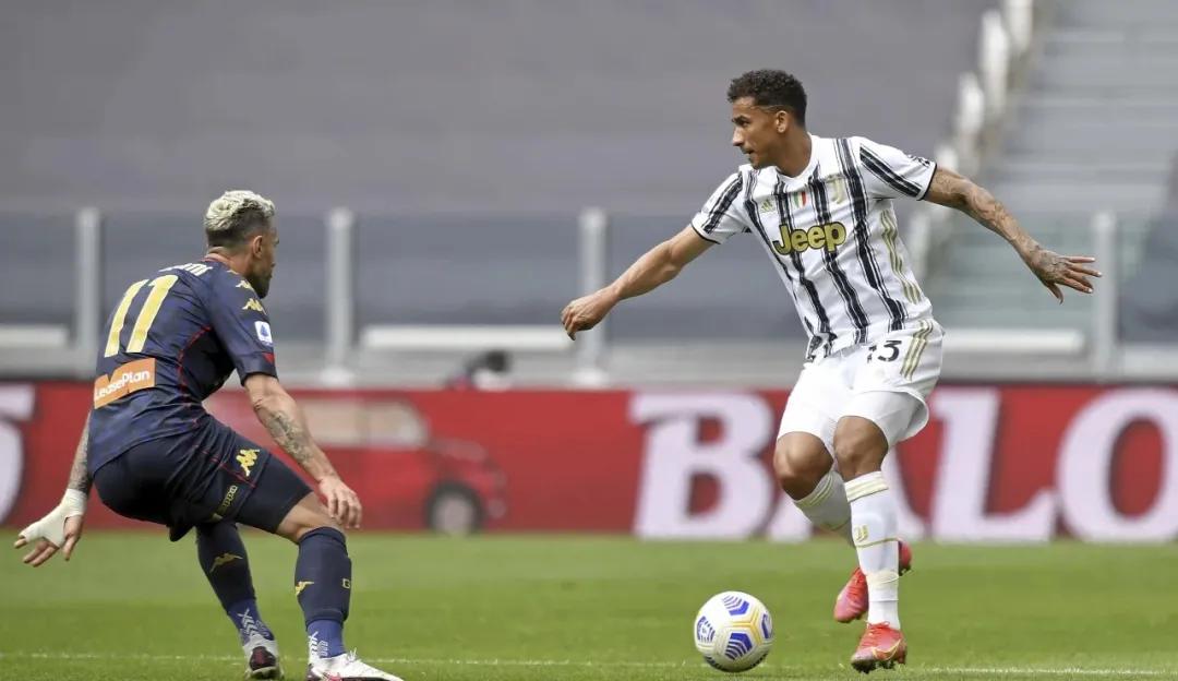 皮尔洛回应c罗批评,尤文教练皮尔洛讨论c罗