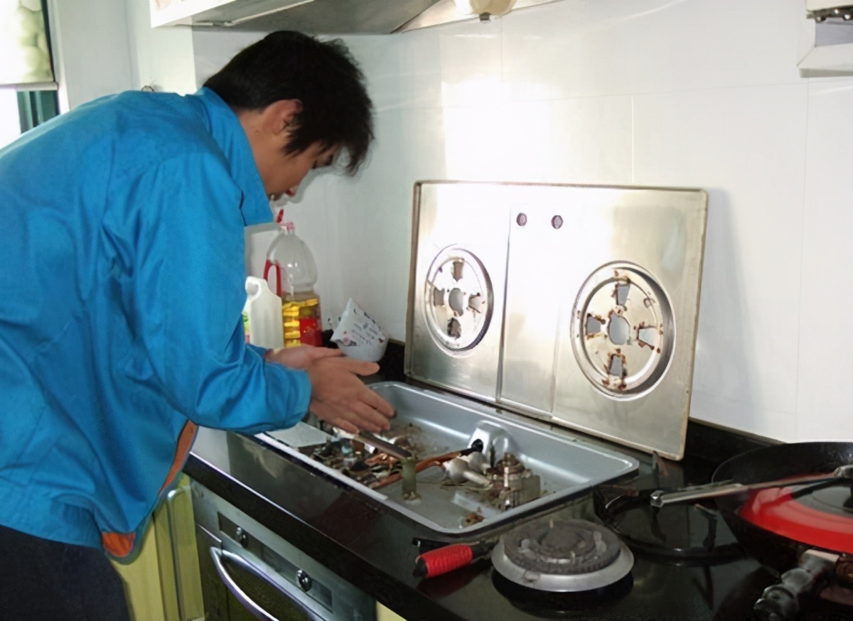 燃气灶打火开关转不动是什么原因,燃气灶只能用一个灶头是什么原因