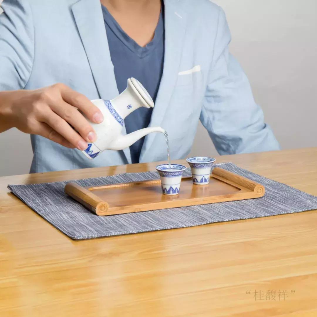 中国酒文化之敬酒酒杯高低,儒家喝酒礼仪