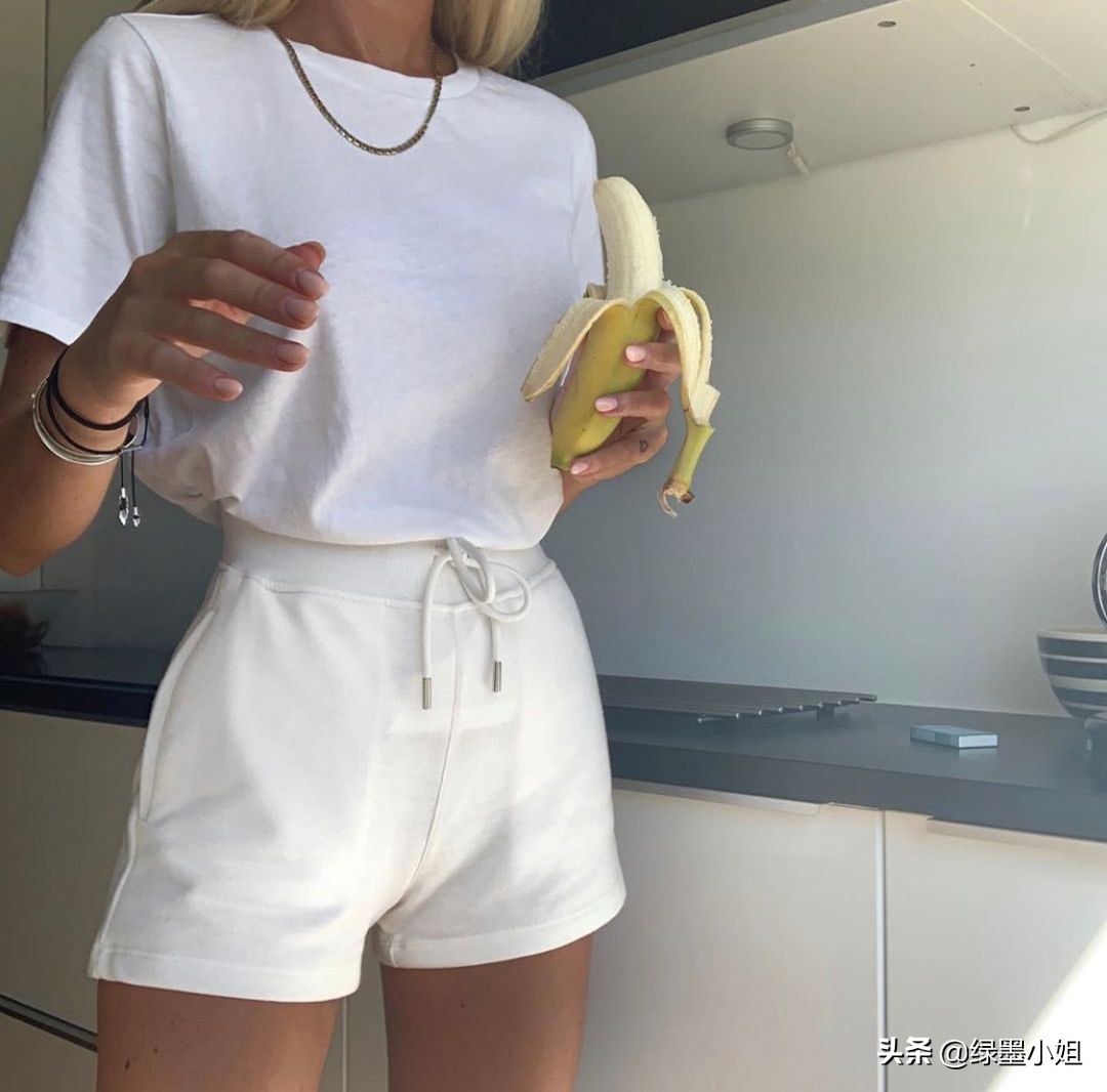 林允重新解锁时尚新看法,林允韩国时尚穿搭