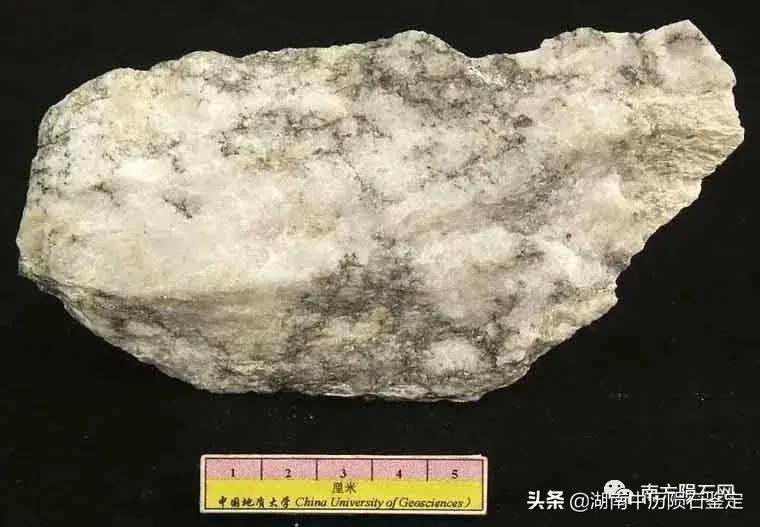 月球陨石与地球矿石的区别,月球陨石和矿石有什么区别