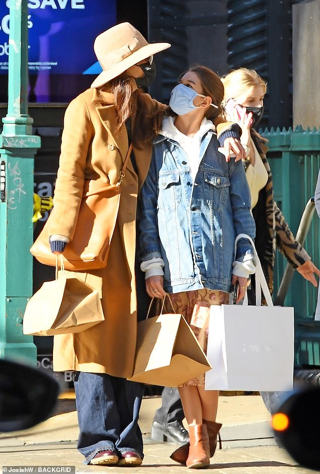 前汤嫂穷人百变穿搭术，一件驼色大衣撑起一个冬天，每次都不同