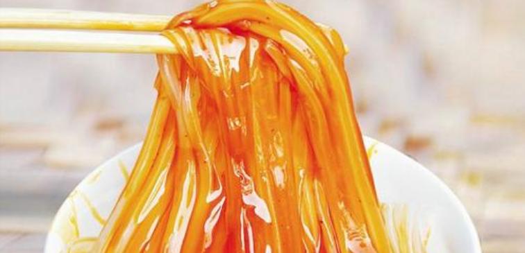 70岁老人卖凉粉视频,70岁老夫妻月入4千