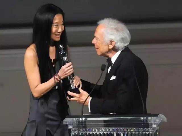 “不老女神”VeraWang，71岁的漫画腿，实在太slay了