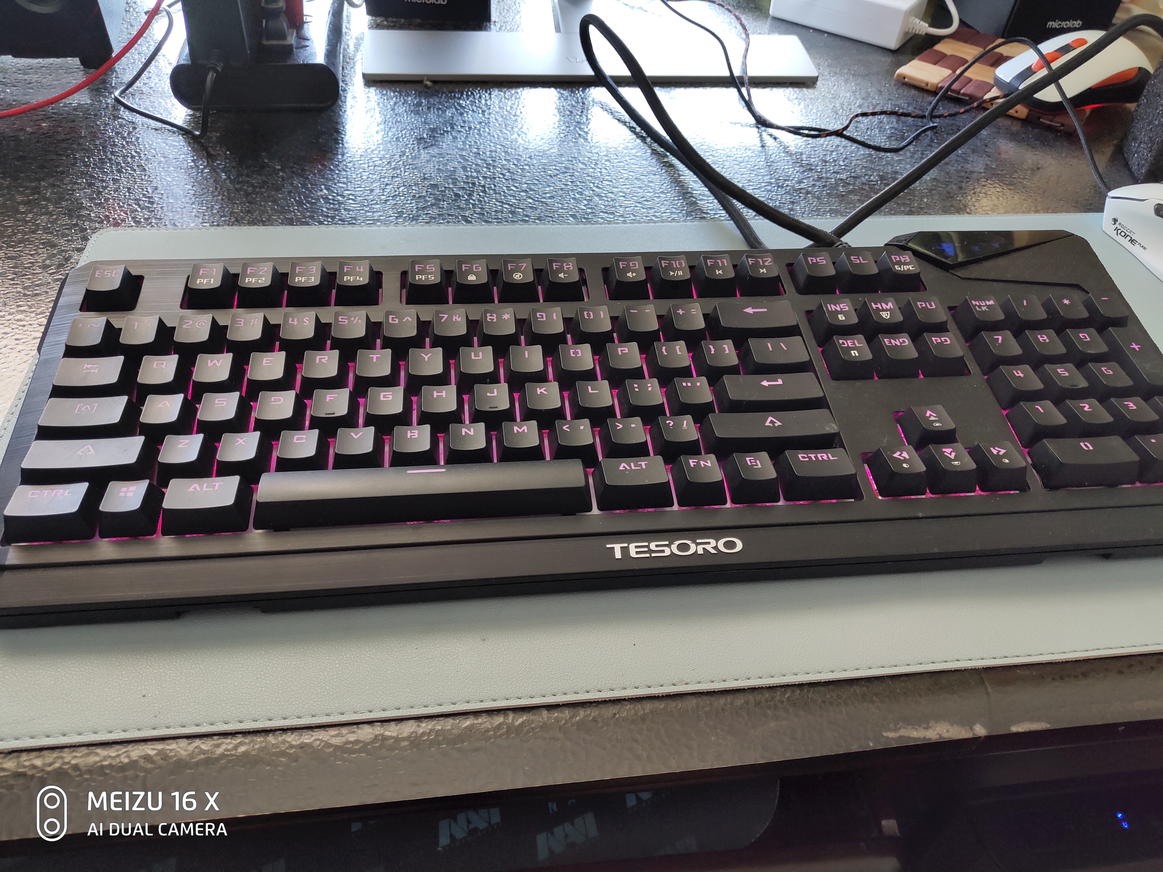 机械键盘樱桃轴与普通轴的区别,入坑机械键盘哪种轴好