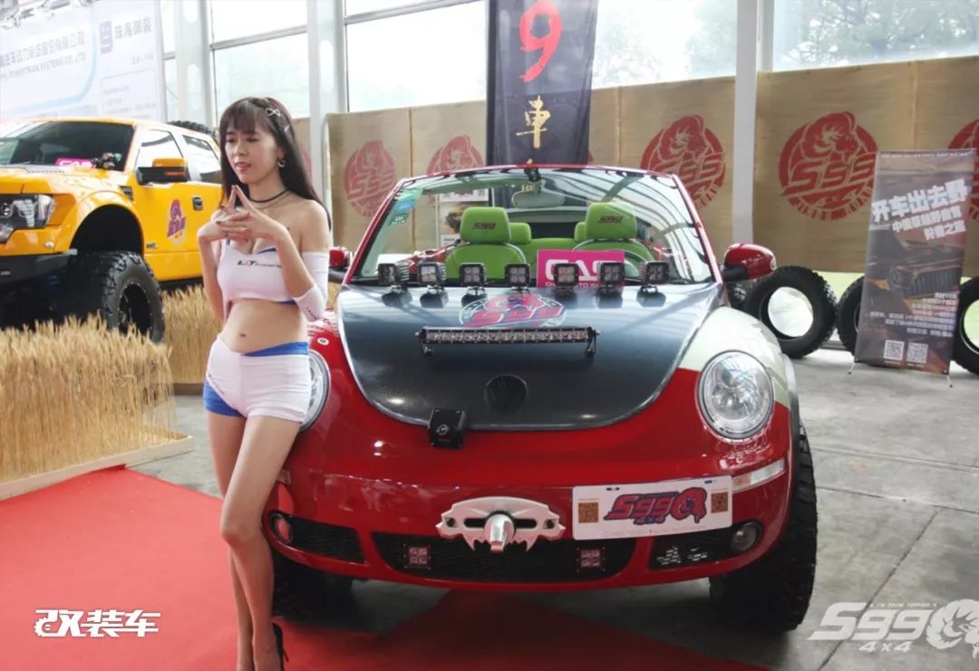 网友花费十几万，把MINI乡下人爆改成大脚怪