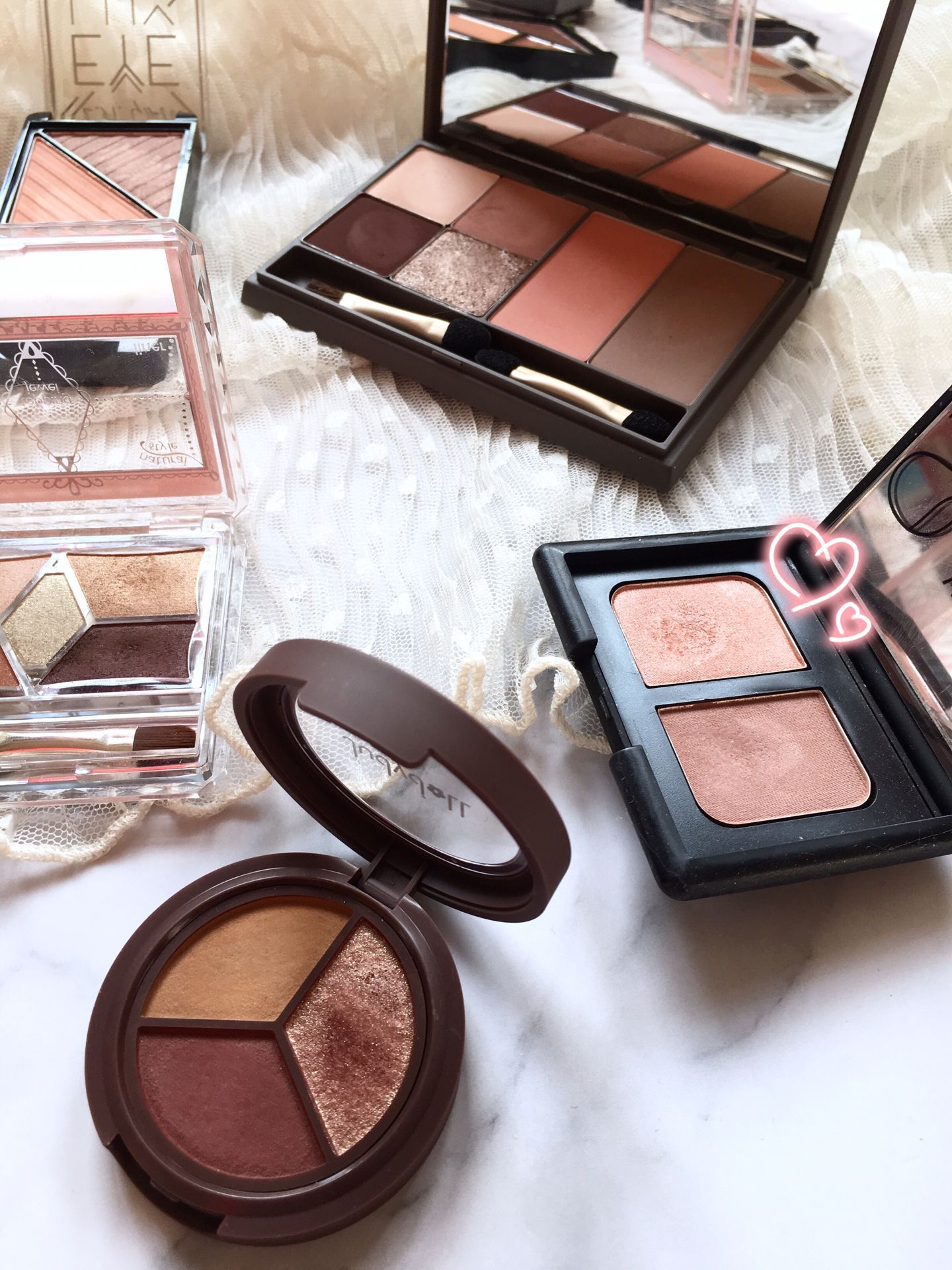 选眼影盘冷白皮,推荐一款好用的眼影盘