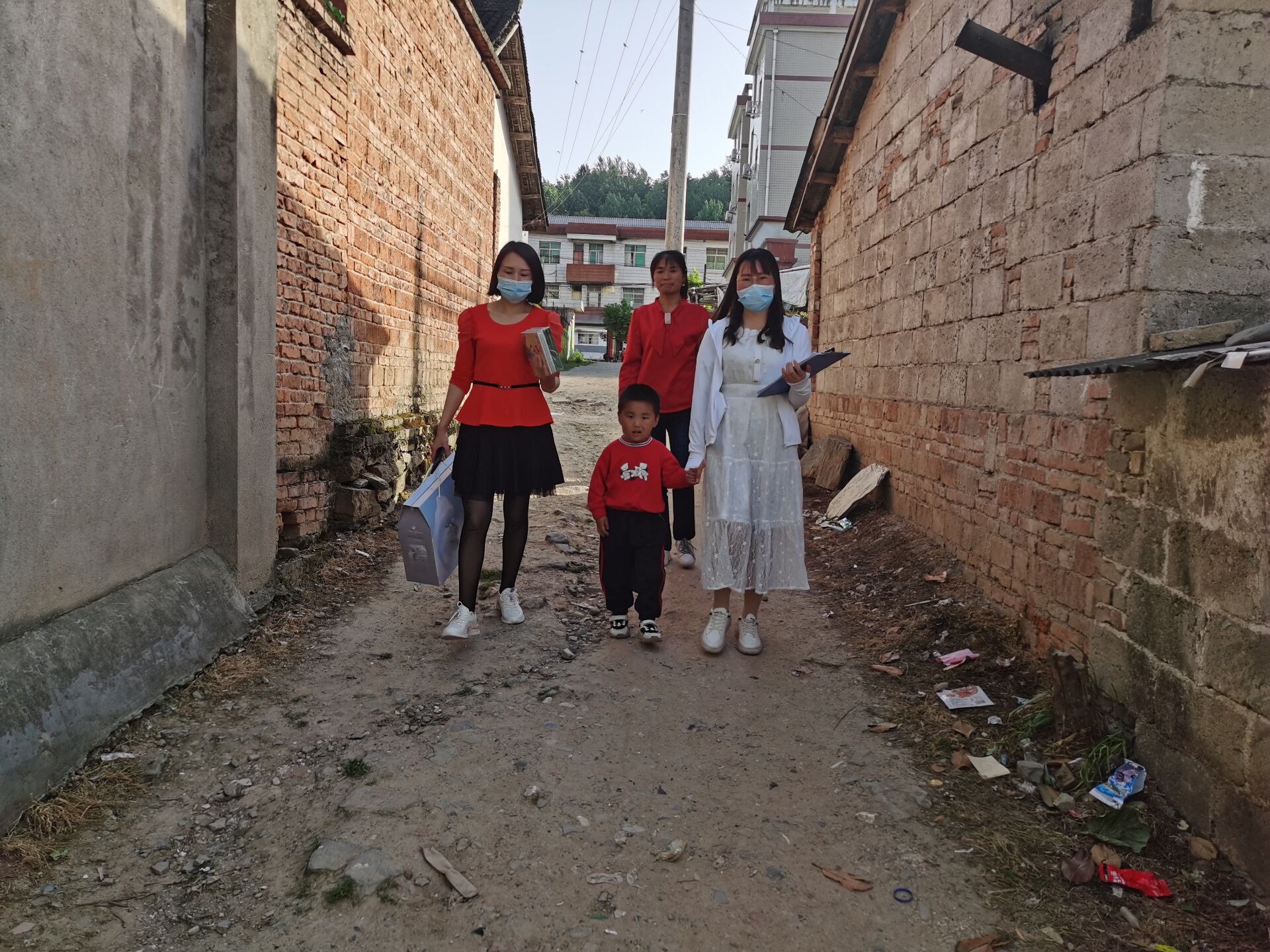 商南县赵川镇中心幼儿园开展大家访暨校园资助活动