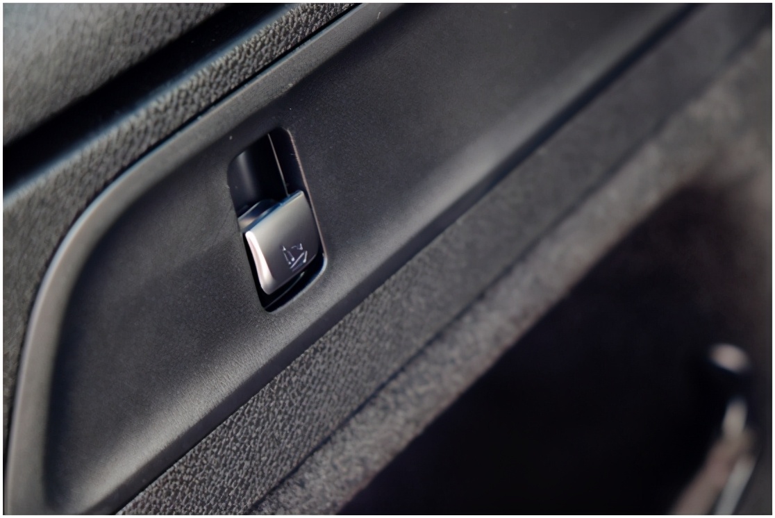 深度试驾奔驰glk300,24款奔驰glc300l豪华7座试驾