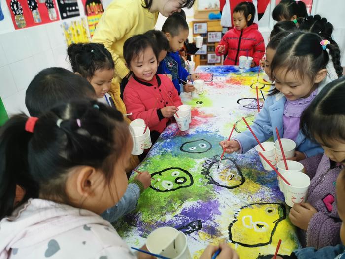 游于画，乐于心——简阳平武镇中心幼儿园美术示范课活动