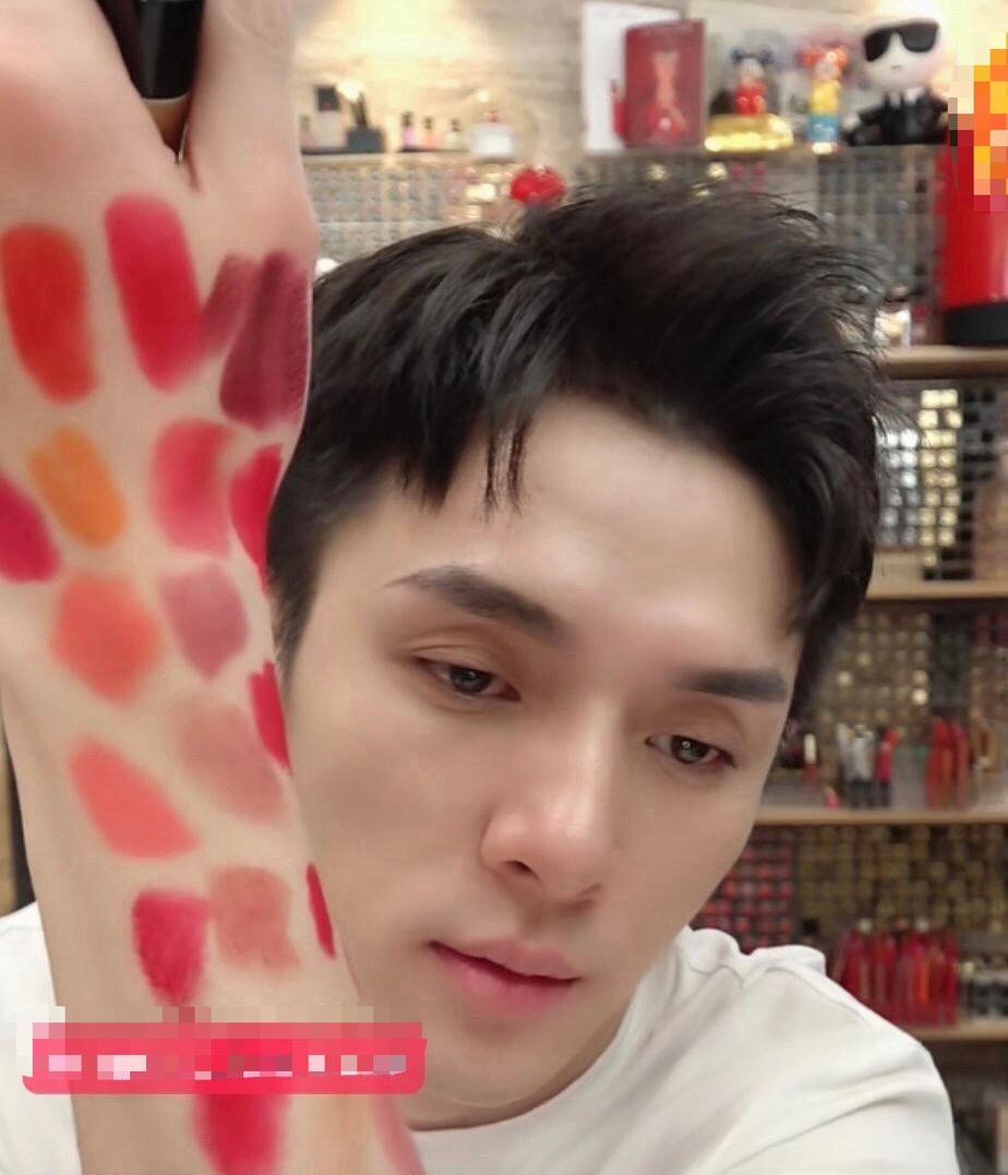 李佳琦嫌弃纪梵希口红视频,李佳琦吐槽爱马仕口红