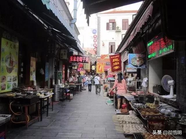 国内十条美食街你踩过几个坑,国内五条最受欢迎的美食街