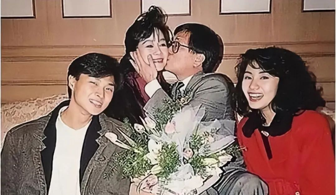 穿三百万皮草的香江富贵花,前半生让人羡慕,后半生却惨遭唾骂?