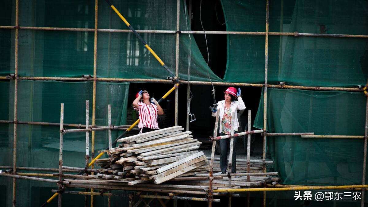 农民工到现在还没有钱怎么办,农民工为什么讨薪难