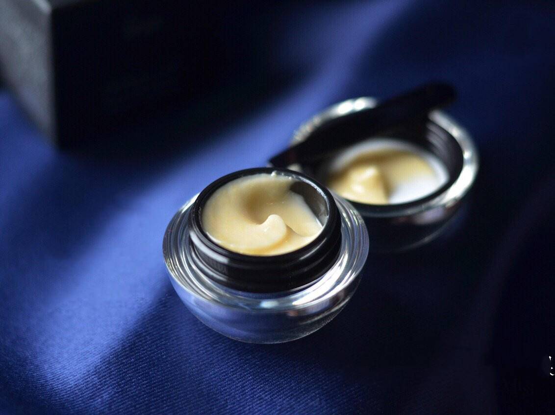 有句话说得好：美不美看脸，老不老看眼