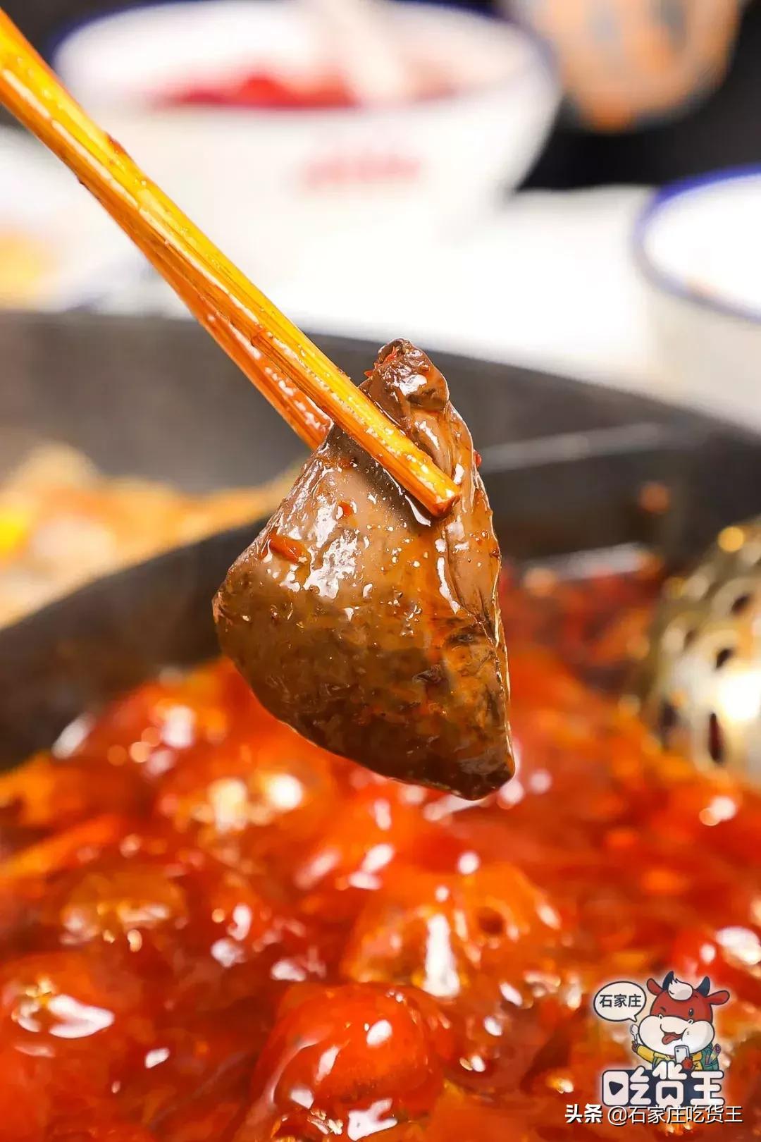 网红“爸爸”终于来了！1分钟就能吃的牛排火锅，连锅底都有肉