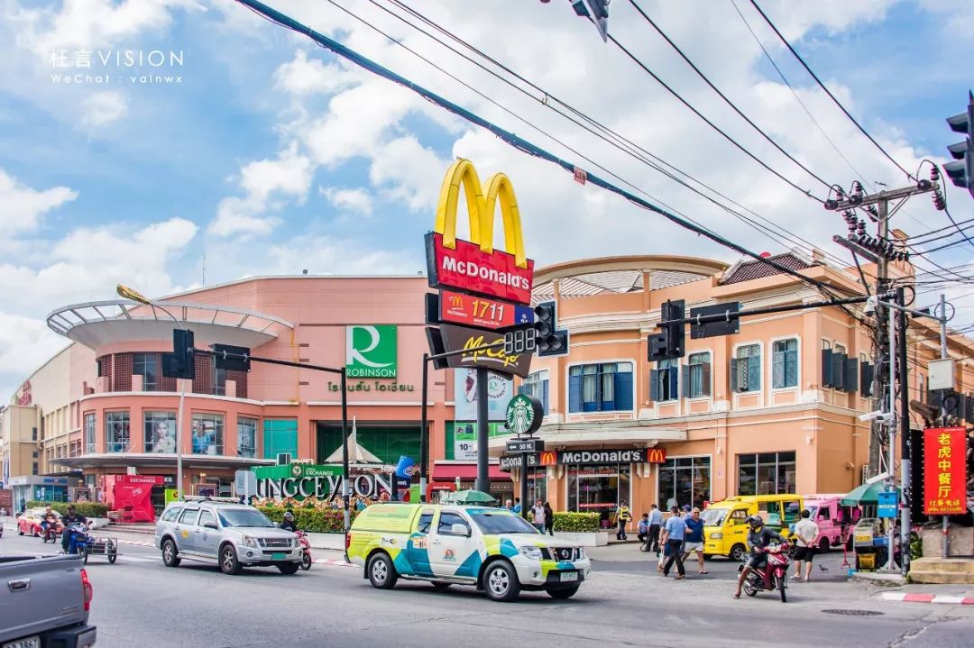 繁华熙攘，从海滩到山路的芭东（Patong）风情