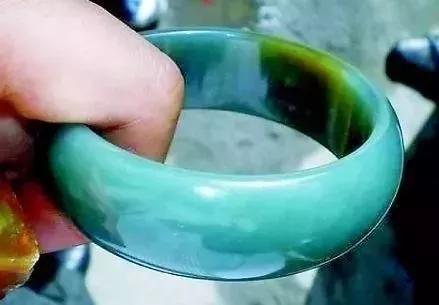 和田玉与戈壁羊脂玉有什么区别,疆沁和田玉