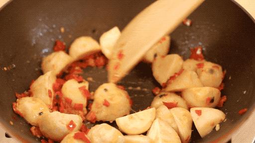 剁椒芋头怎么弄才好吃,一周做三次味美香浓的香菇酿肉