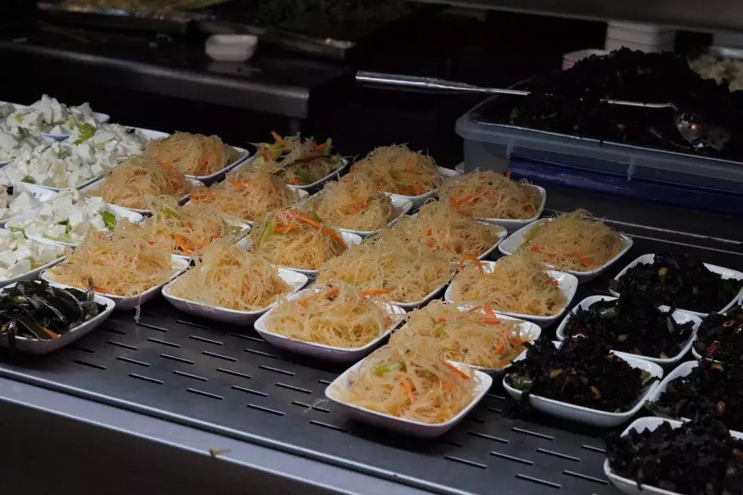 叫醒你的不是闹钟是给孩子做饭,清晨叫醒你的不是闹钟