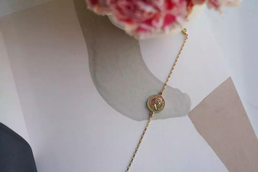 这5种首饰简单时尚减龄不贵,比较百搭的首饰