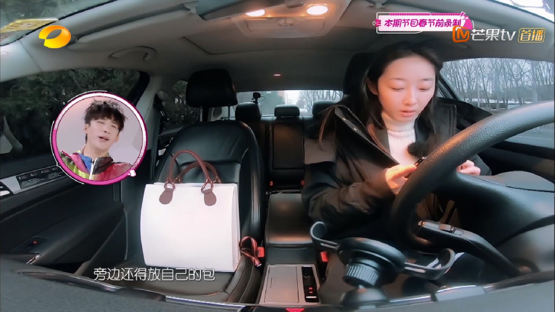 赚钱不易！专车司机月入1.5万，蒋梦婕初次开专车副驾座放名牌包