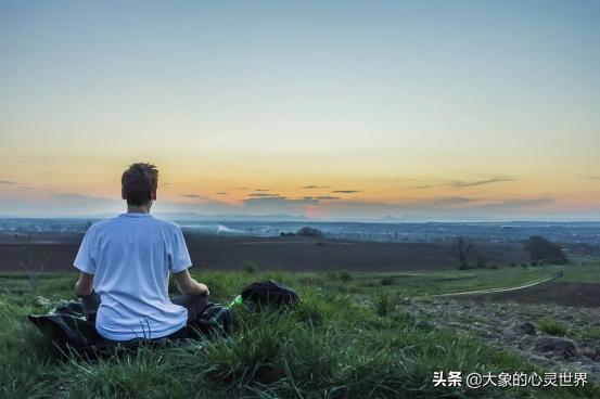 她失眠三年，痛苦不堪，数月后被治愈：做好三件事，和失眠说再见