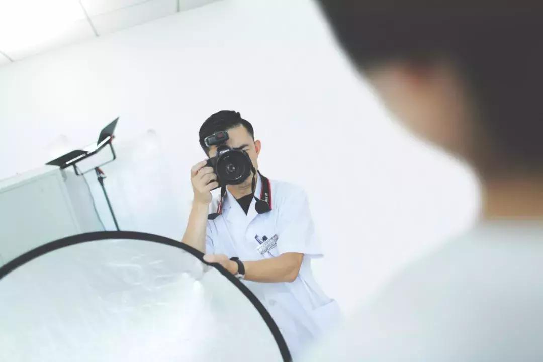 病房一堆人的真实照片,在医院病房的照片真实一点的