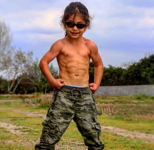 伊朗6岁男孩练出6块腹肌,伊朗男模腹肌