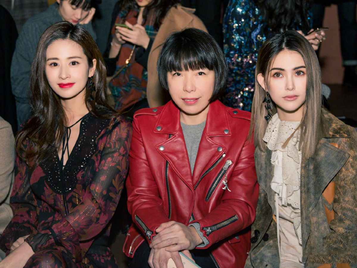 天王嫂昆凌染金发现身活动,天王嫂昆凌聚会的首饰衣着