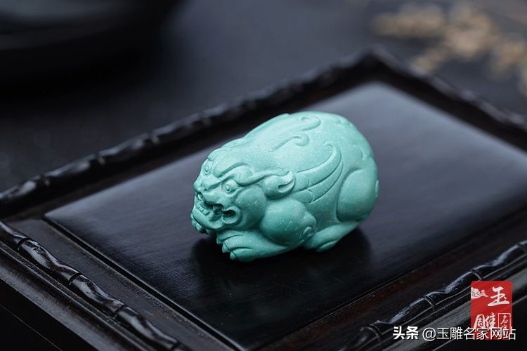 佩戴翡翠貔貅好还是和田玉貔貅好,貔貅比较大如何佩戴貔貅