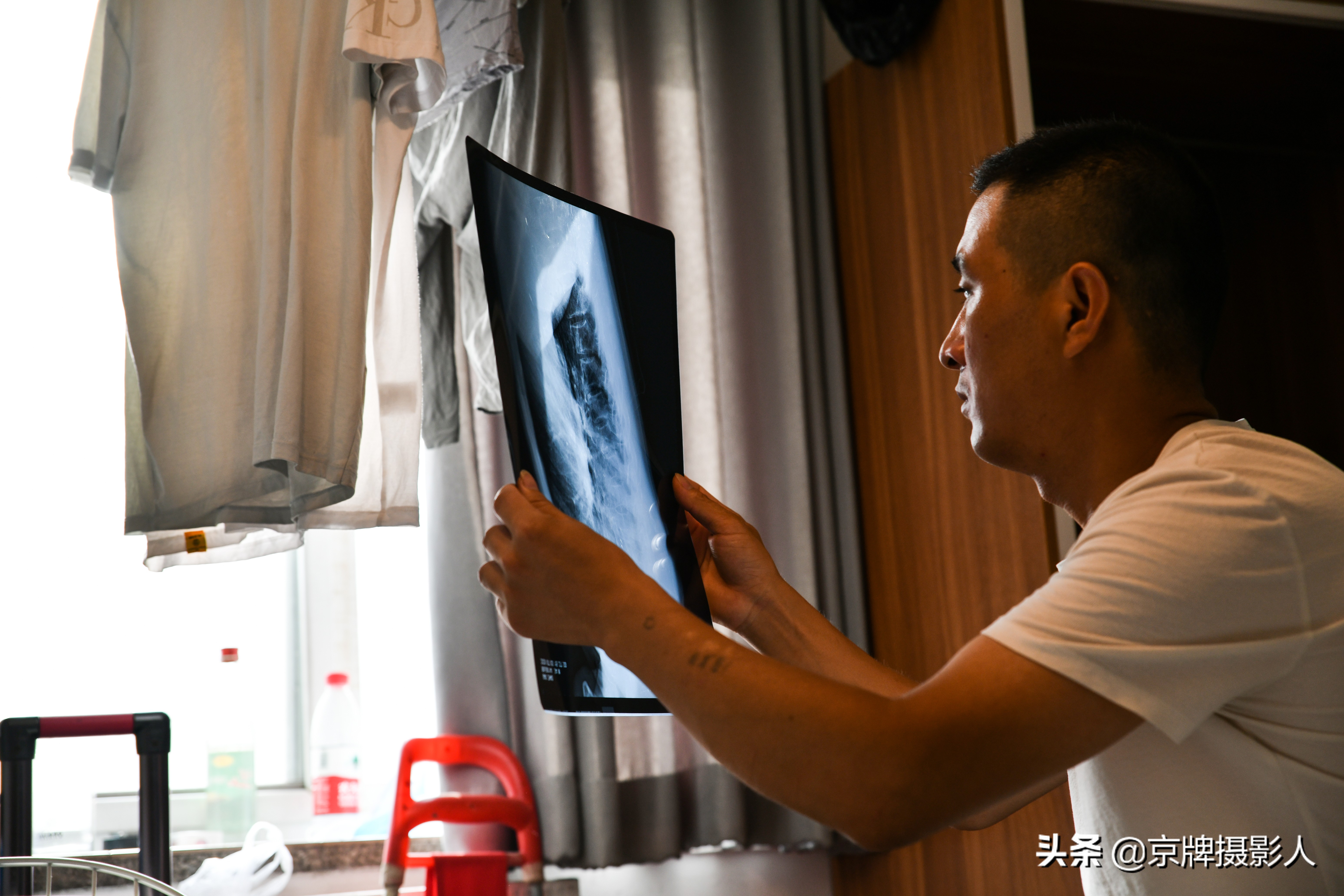 小男孩好心献血却丢了性命,小伙献血多次却没能救活家人