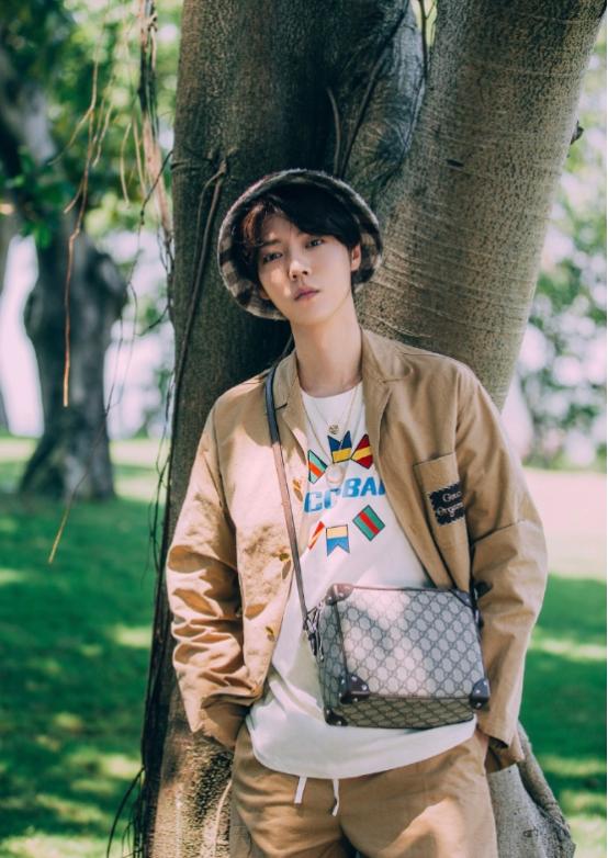 Gucci不愧是奢侈品牌，众多明星都在背它家包包，时髦又吸睛