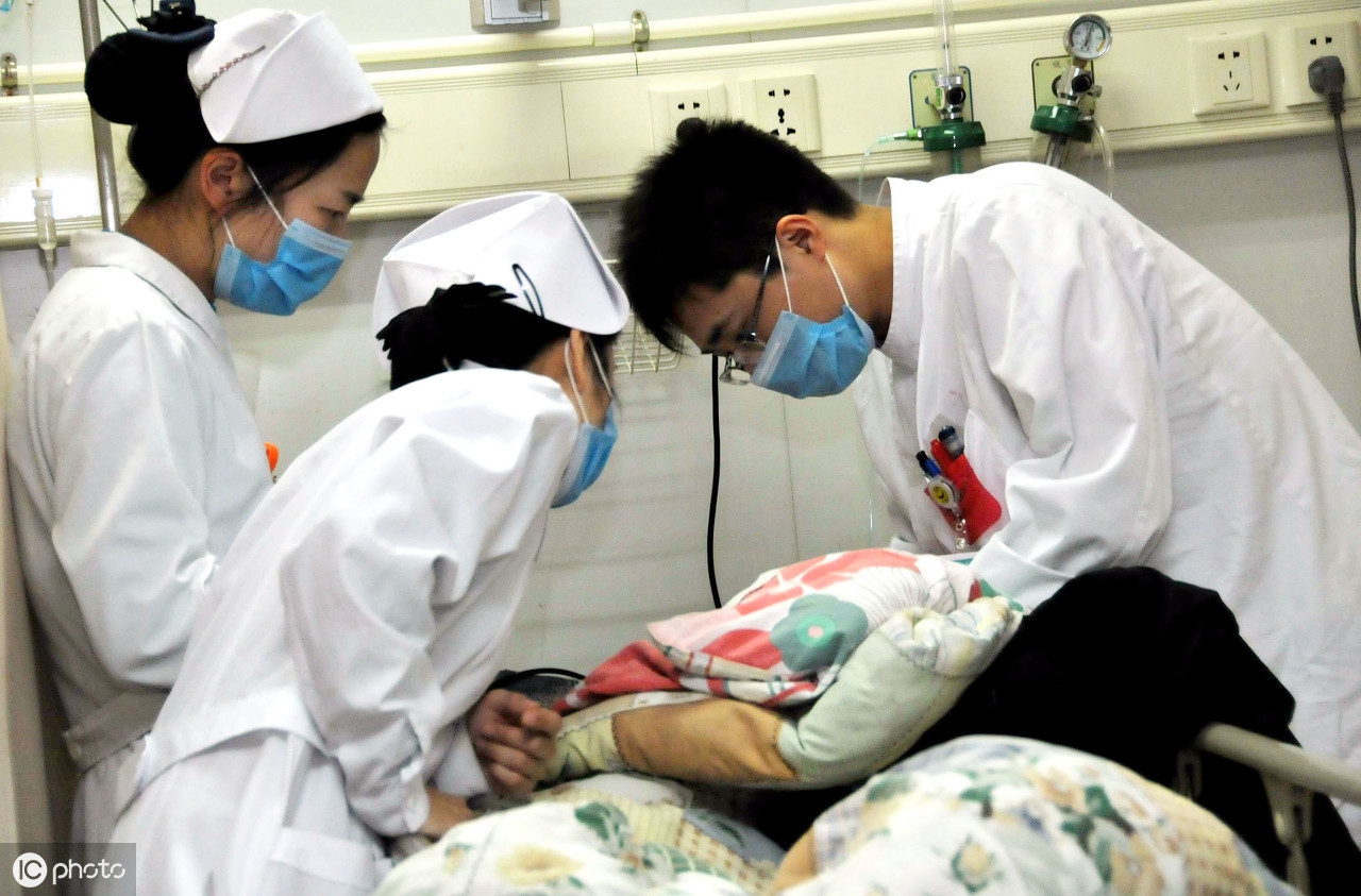 医生辞职报告简易,辞职报告简短范文医生