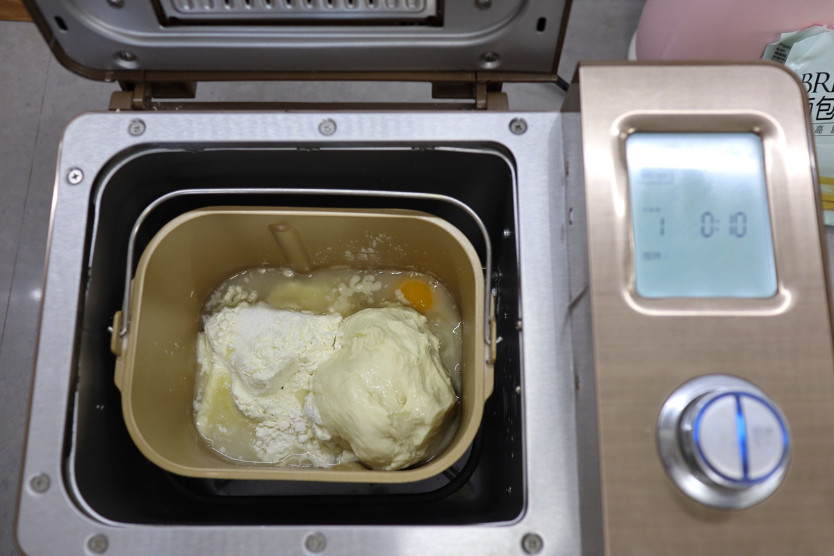 揉出了手套膜后如何做面包,用面包机揉手套膜后怎么烤