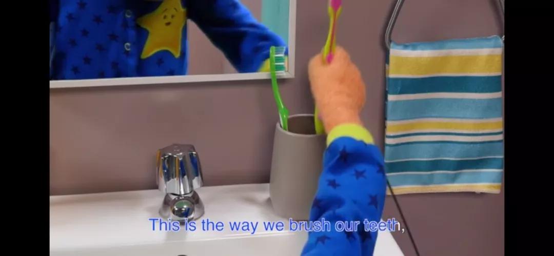 handsuphandsdown英文儿歌,经典英文儿歌100首第25首完整版