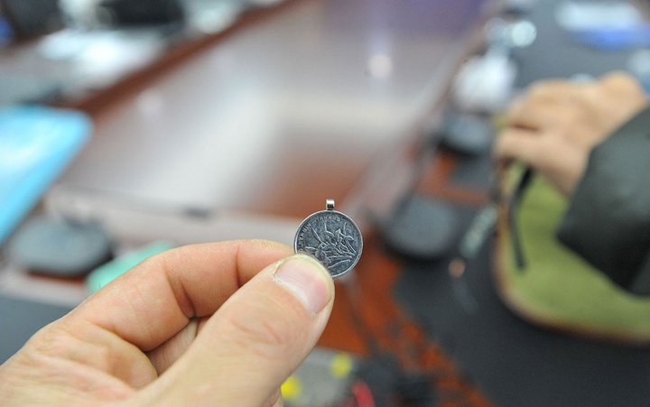 作弊耳机米粒大小没什么稀奇的,这都是作弊界的常规操作了