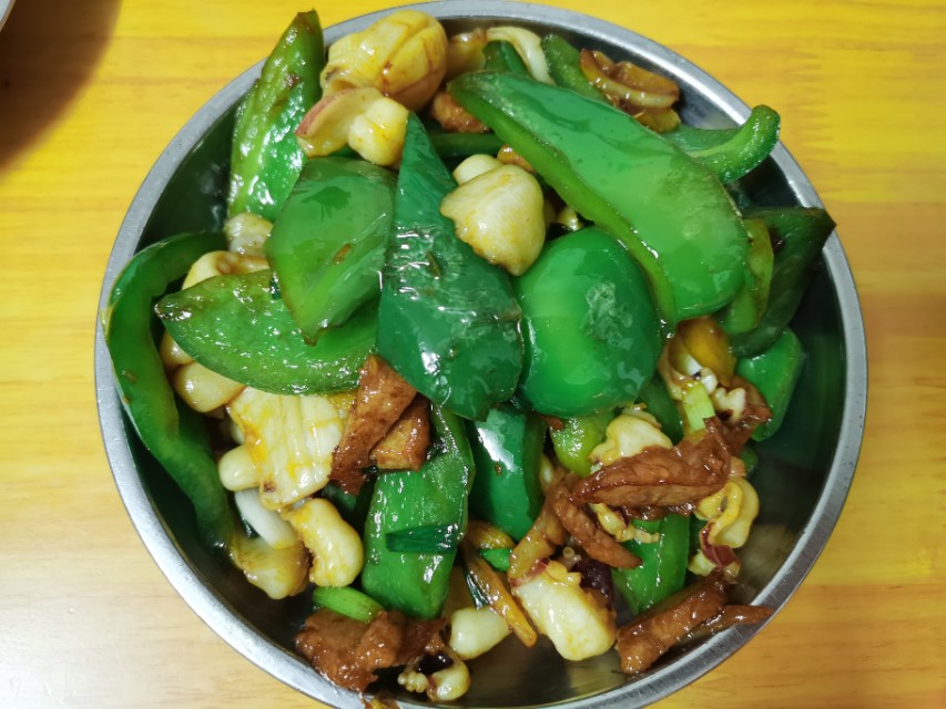 青椒炒新鲜墨鱼做法视频窍门,分享青椒炒墨鱼片制作过程