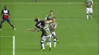 各足球球星招牌动作,足球球星们的招牌技能