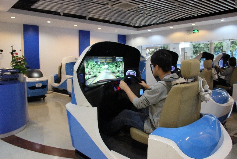 仿真汽车模拟驾驶训练器,实景三维汽车驾驶培训模拟器