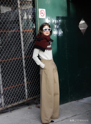 杨幂穿打底袜好看吗,杨幂穿长筒袜的穿搭