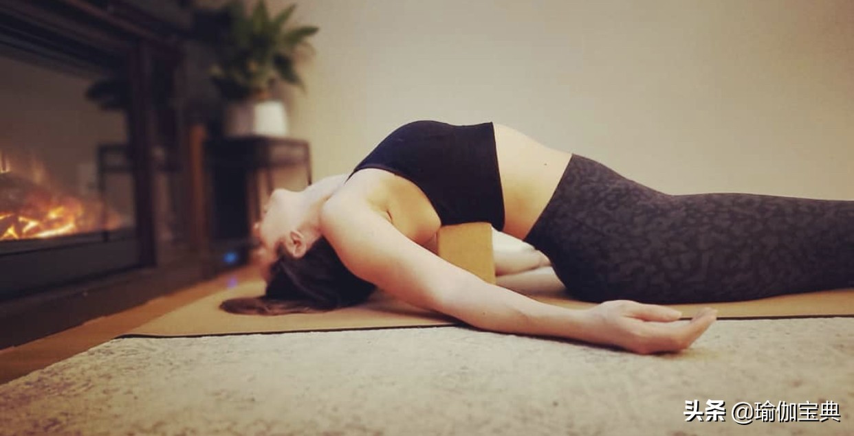 瑜伽体式可以改善发腮,头部瑜伽每天必练10个动作