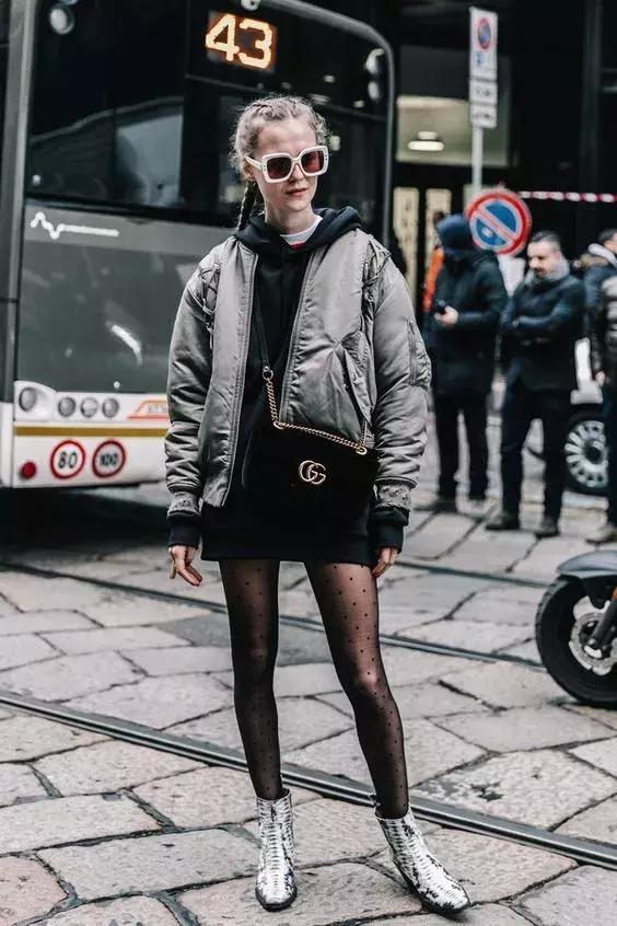 卫衣羽绒服最保暖时髦的冬季搭配,羽绒服卫衣简直时髦